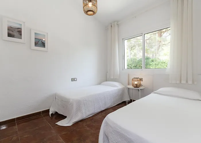 Uhc Casasblancas Family Complex *